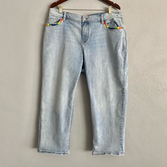 Lane Bryant Jeans Size 16 Mid Rise Boyfriend Capri Flex Waistband Rainbow Detail - Picture 2 of 11